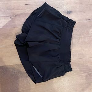 Black Lululemon 2.5’ Hottie Hot Shorts Size 2